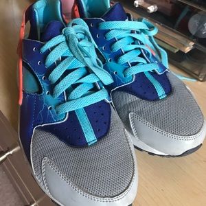 Nike Huarache Run Tennis Shoes, kids size 7.0